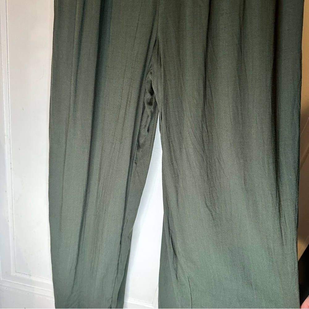 Francesca's Collections Sage Green Jumpsuit wide leg large - Picture 13 of 14